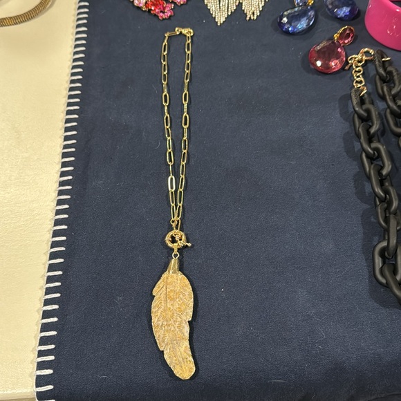 Women’s Feather Link Necklace - Picture 2 of 7